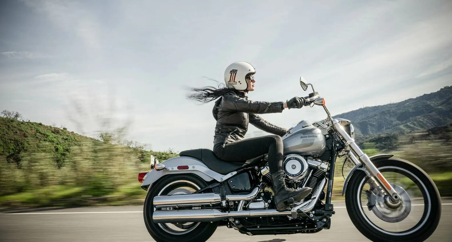 Ride a motorbike. Мотоцикл. Фото мотоциклистов на дороге. Мужчина и женщина на мотоцикле. Motorbike rider.