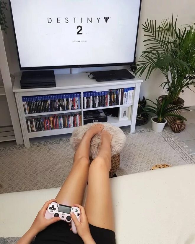 Пс девушка. Девушка с плейстейшен. девушка и ps4. пс 4 девушка. playstation 4 с девушкой.