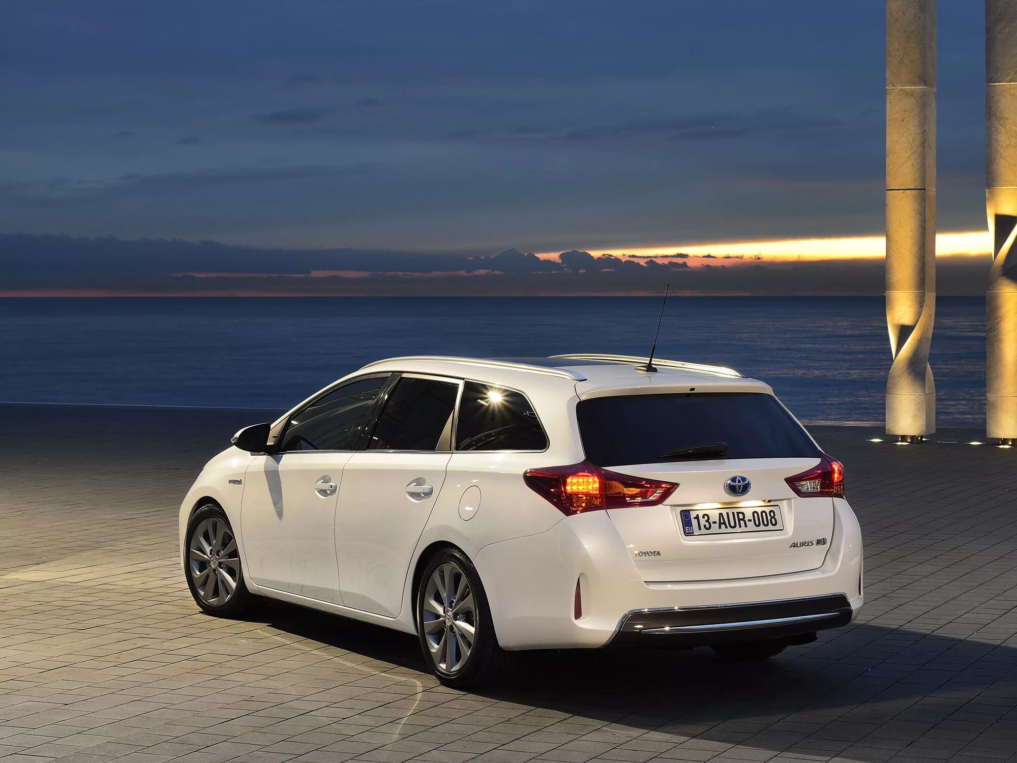 Toyota Auris универсал. Toyota Auris Touring Sports Hybrid. 2013 Toyota Auris Touring. Тойота аурис гибрид универсал 2015. Гибрид универсал