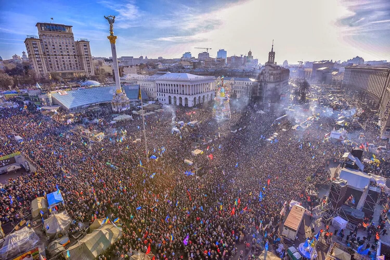 Киев площадь независимости Евромайдан. Евромайдан на Украине в 2014. Киев 2013 Майдан. Майдан 2014 площадь независимости.