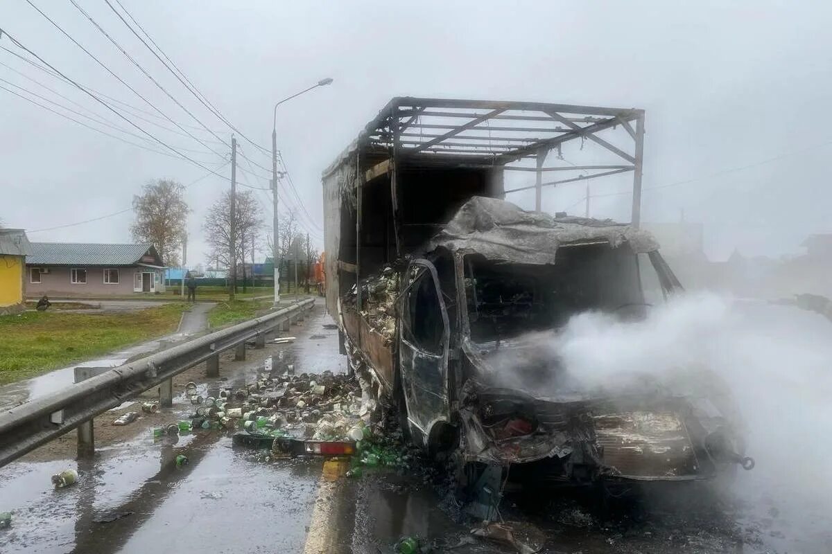 Дтп и чп тверь тверская область. Авария на трассе м10 в тверской области сегодня. машина на трассе. дтп м10 тверская область сегодня.