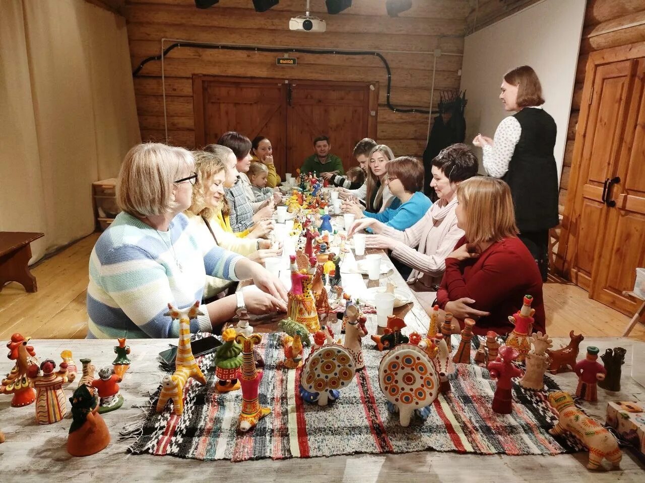 Приму гостей в москве. Выставка елочных игрушек в Коломенском. У нас гости рубрика. Новогодние игрушки на тему сохраним традиции. Новогодние акции в музее.