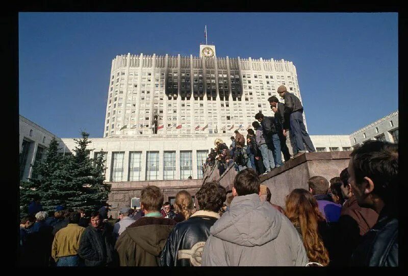 Политический кризис октябрь 1993. Ельцин октябрь 1993. Белый дом 1993 год фото. Зачем Ельцин расстрелял парламент.