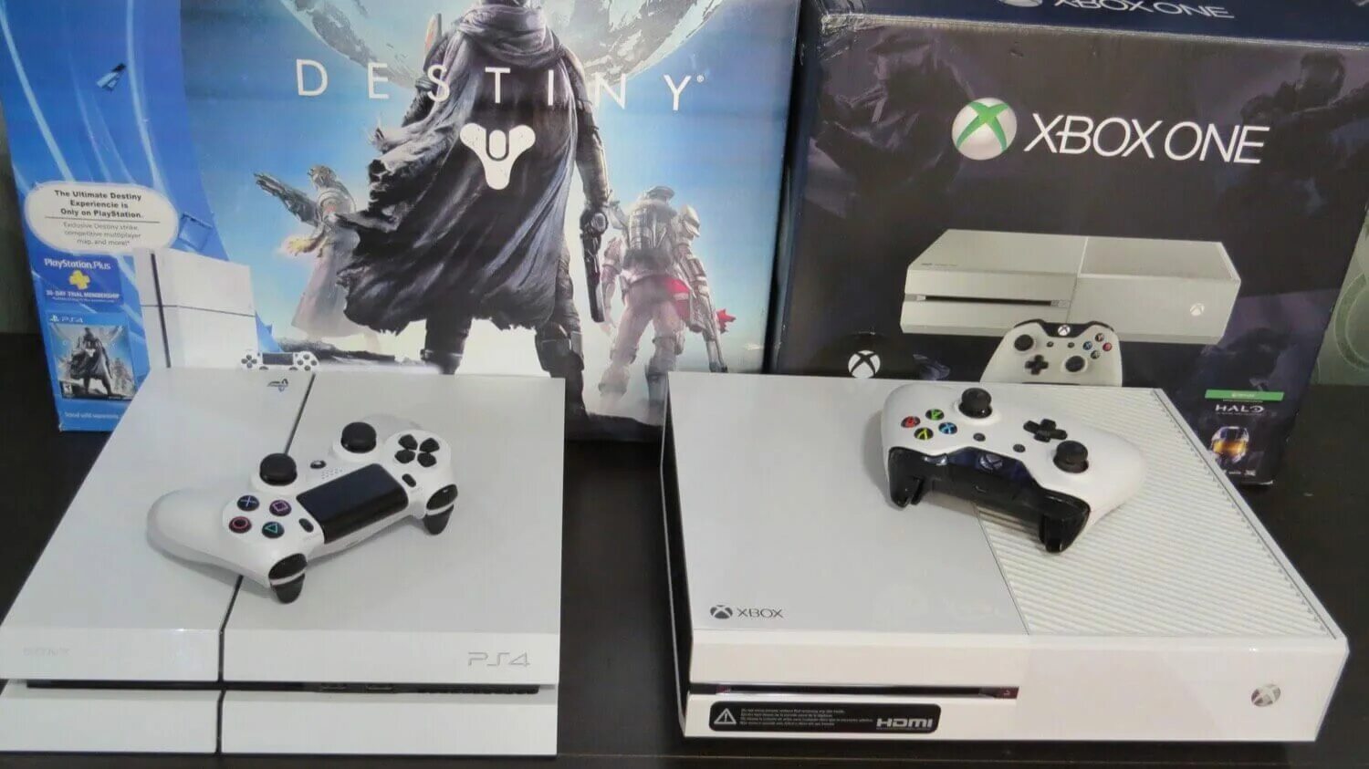 Xbox one 2013. Плейстейшен и иксбокс. Ps4 Xbox one. PS Xbox.