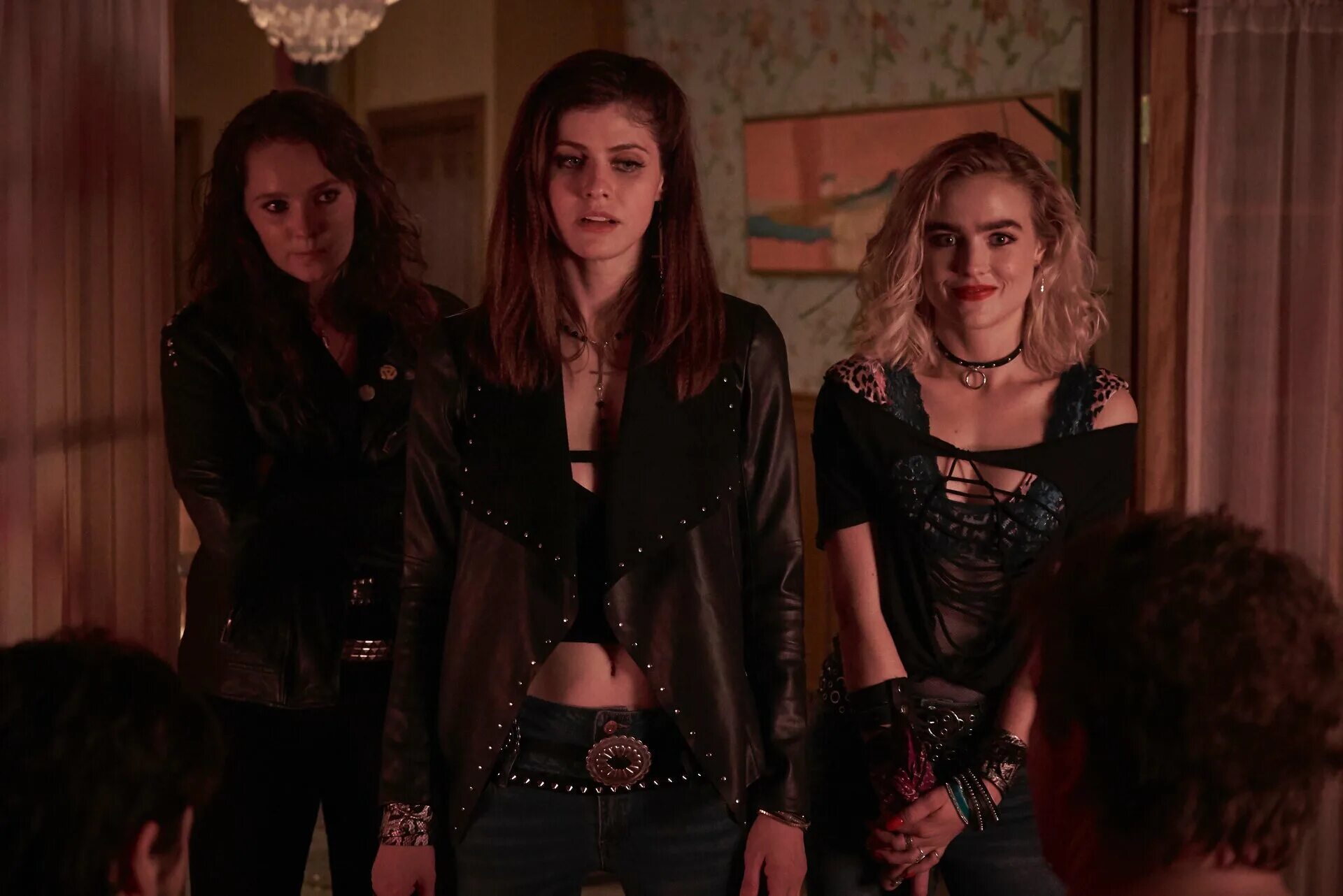 александра даддарио мы призываем тьму 2019. We summon the darkness фильм 2019. мы призываем тьму (2020). мы призываем тьму фильм. We summon the darkness фильм 2019.