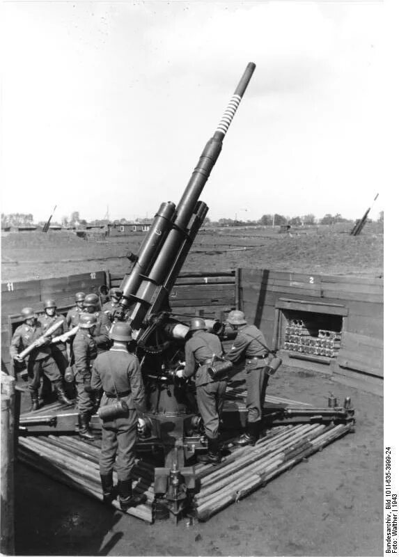Немецкая зенитка 88 мм второй мировой. 88 мм немецкая. 88 мм зенитка flak 18/36/37/41. Немецкая зенитка 88 мм. 88 мм зенитка flak 18/36/37/41.
