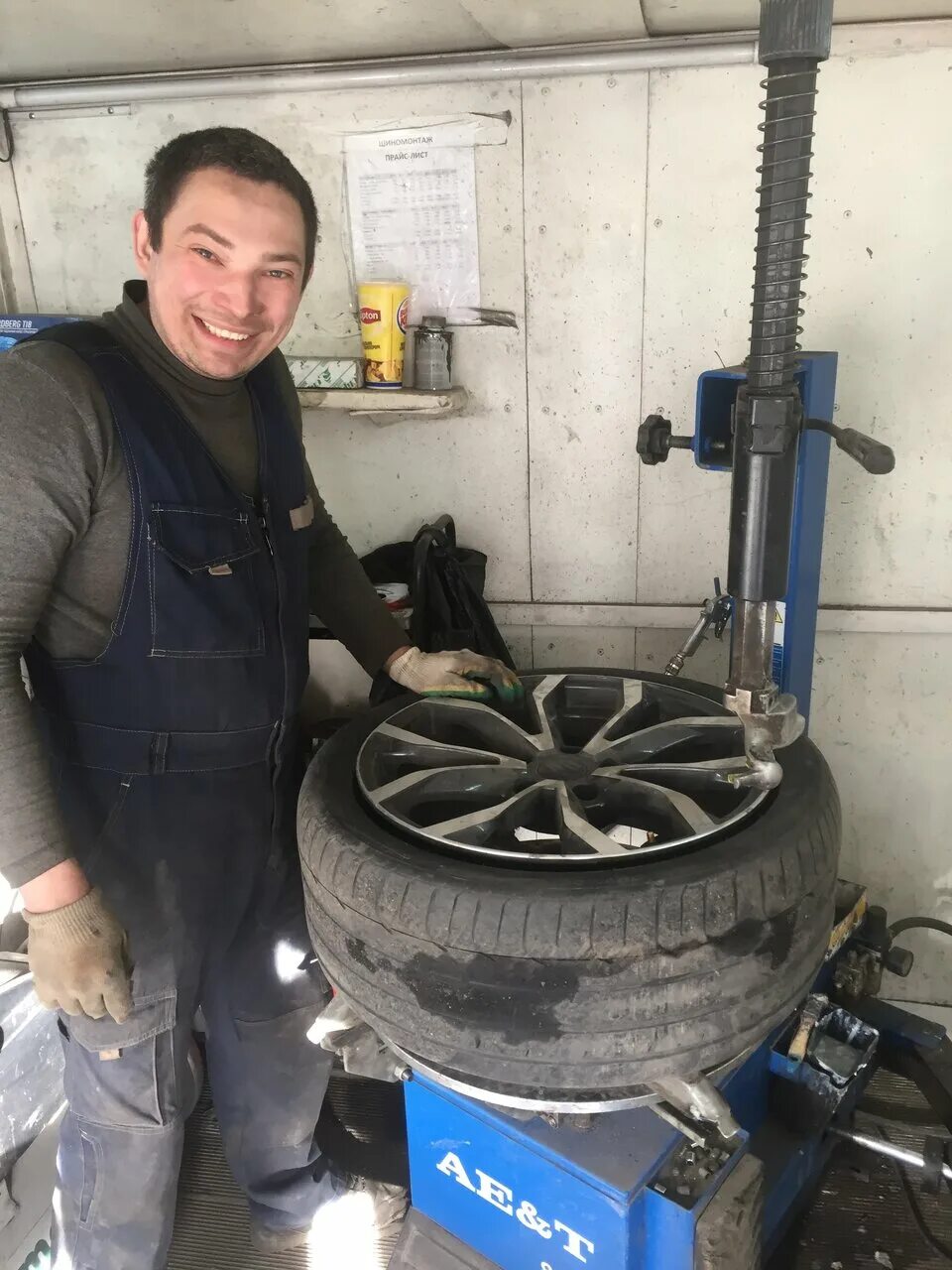 Ищем шиномонтаж. Переобувка. Ищем шиномонтаж. Шиномонтаж шины. Шиномонтаж.