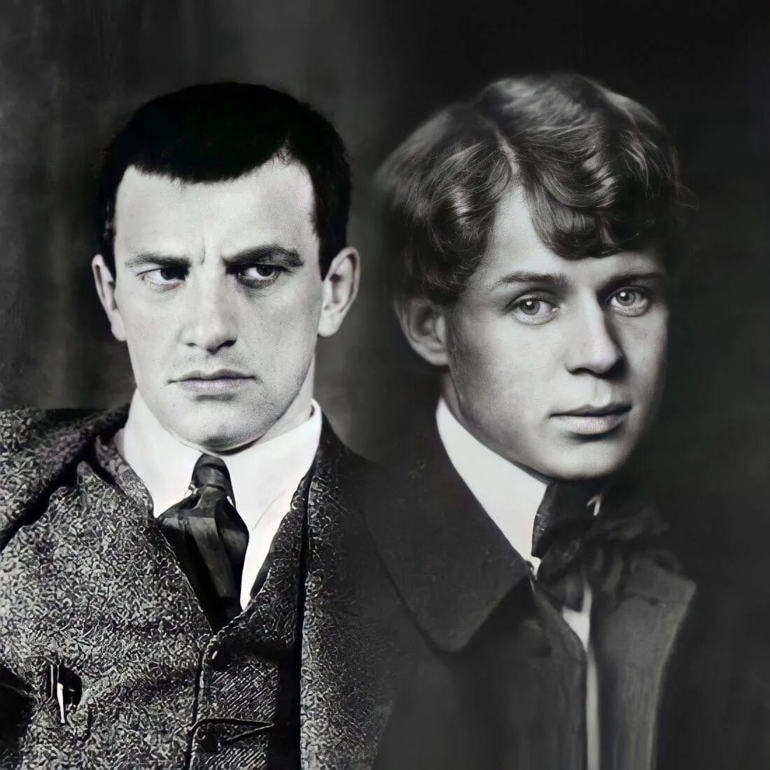 Маяковский в 1906 году. Владимир маяковский с друзьями. Владимир маяковский с друзьями. Футуристы маяковский бурлюк. Футуристы хлебников бурлюк крученых.