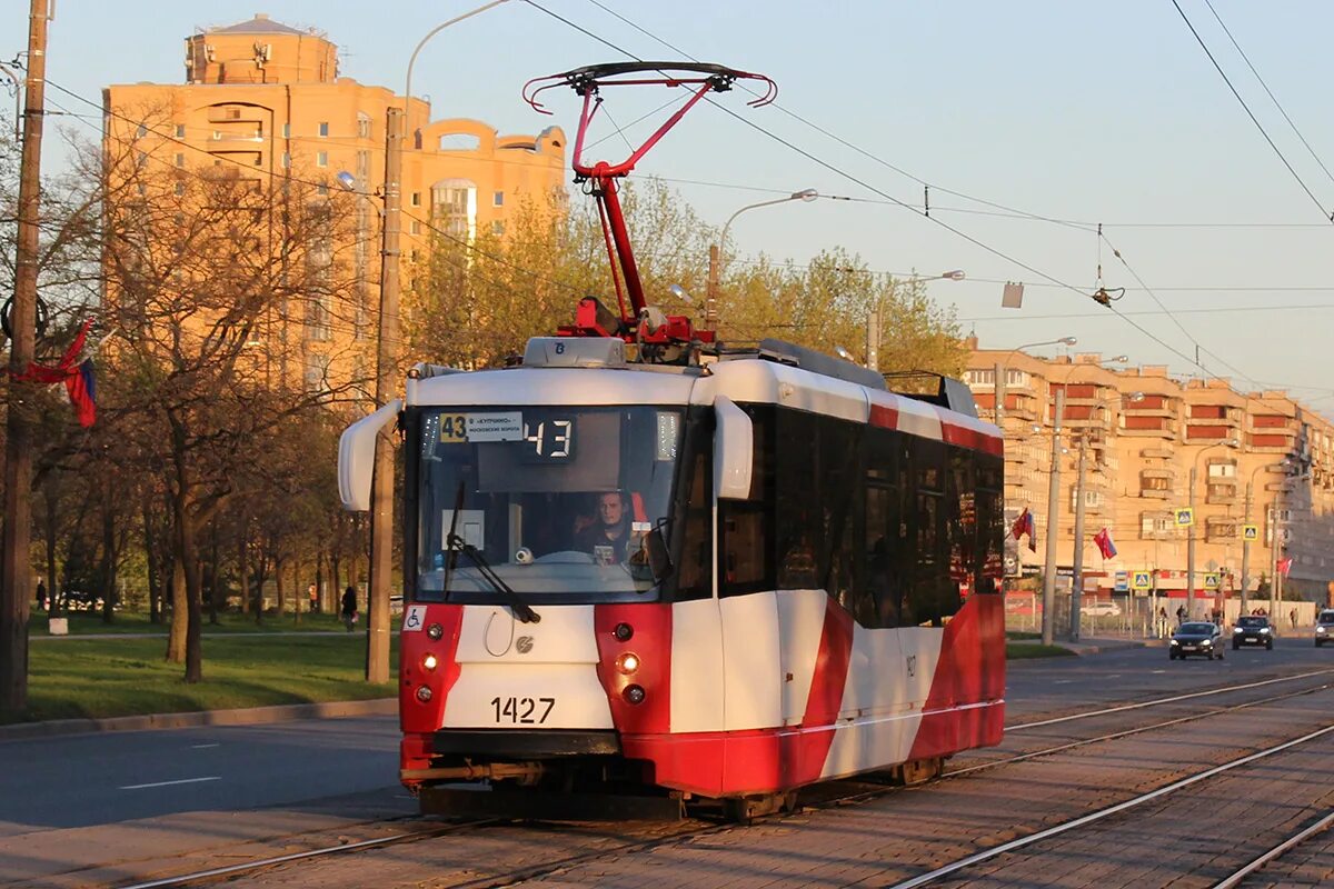 Лм-2008 трамваи в Санкт Петербург. Трамвай 43 СПБ. Трамвай 71-153 (лм-2005). Трамвай 43 Москва.