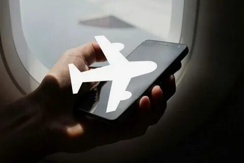 Зачем отключать телефон в самолете