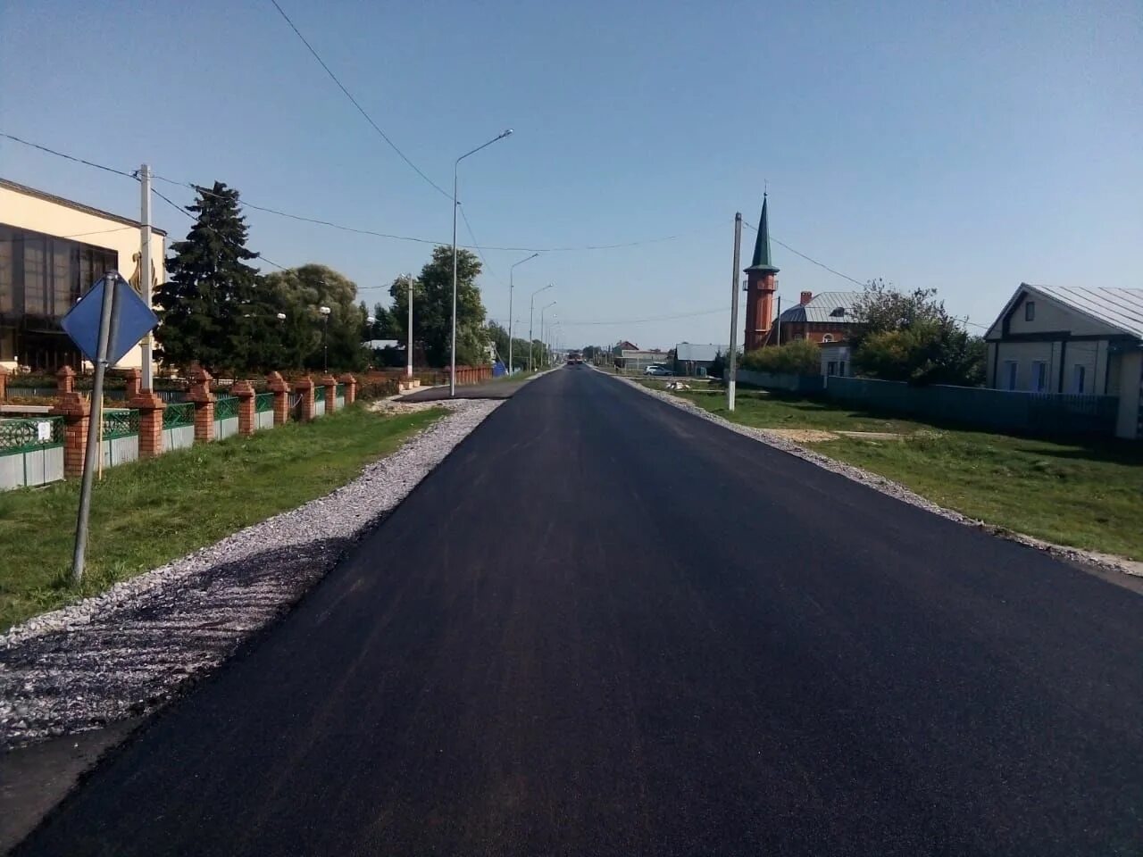 Студенцы буинского. Деревня старый Студенец Буинский район. Студенцы деревня Студенцы. Дорога в селе. Асфальт в селе.