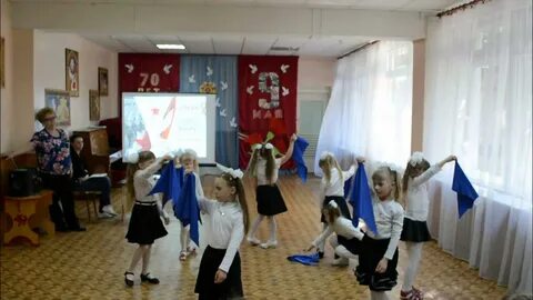 Синий платочек танец в саду