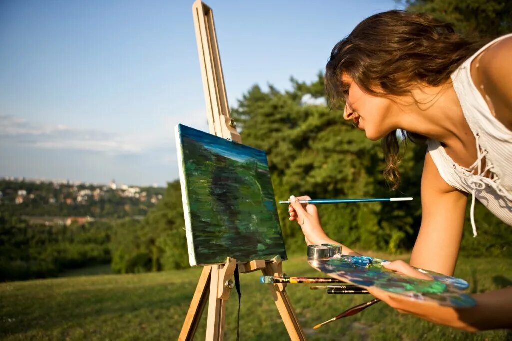 Человек занимается любимым делом. Что значит любимое дело. Что значит любимое дело. Занятие любимым делом цитаты. Любимая работа хобби.