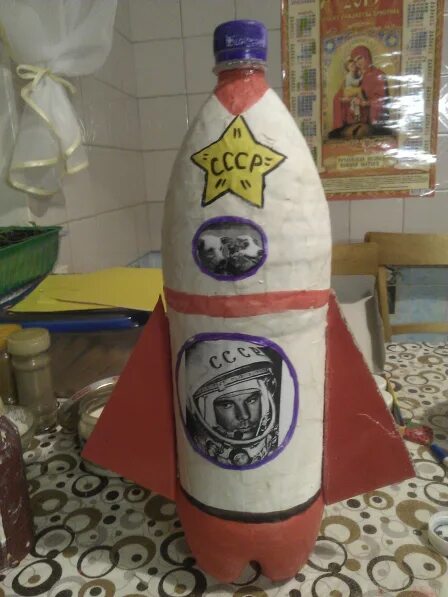 Ракета из бутылки ко дню космонавтики. Ракета ко Дню космонавтики в детский сад. Поделка на день Космонафтик. Поделка на дн день космонавтики.