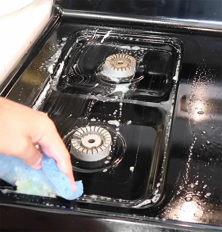 Чем чистить газовую плиту. Средство для чистки решетки газовой плиты. Чистка плиты. Мытье духовки. Чистка газовой плиты.