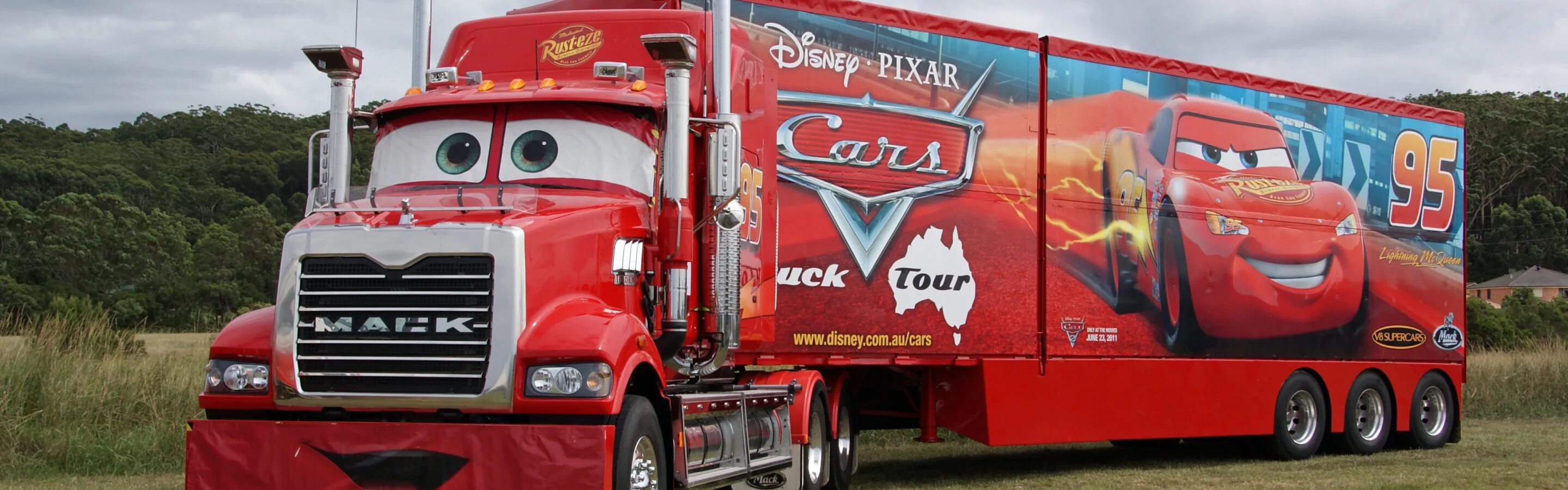 Cars 2006 mack hauler. Cars i trucks. Kenworth k200. Cars 3 mack. Грузовик кенворт фургон.