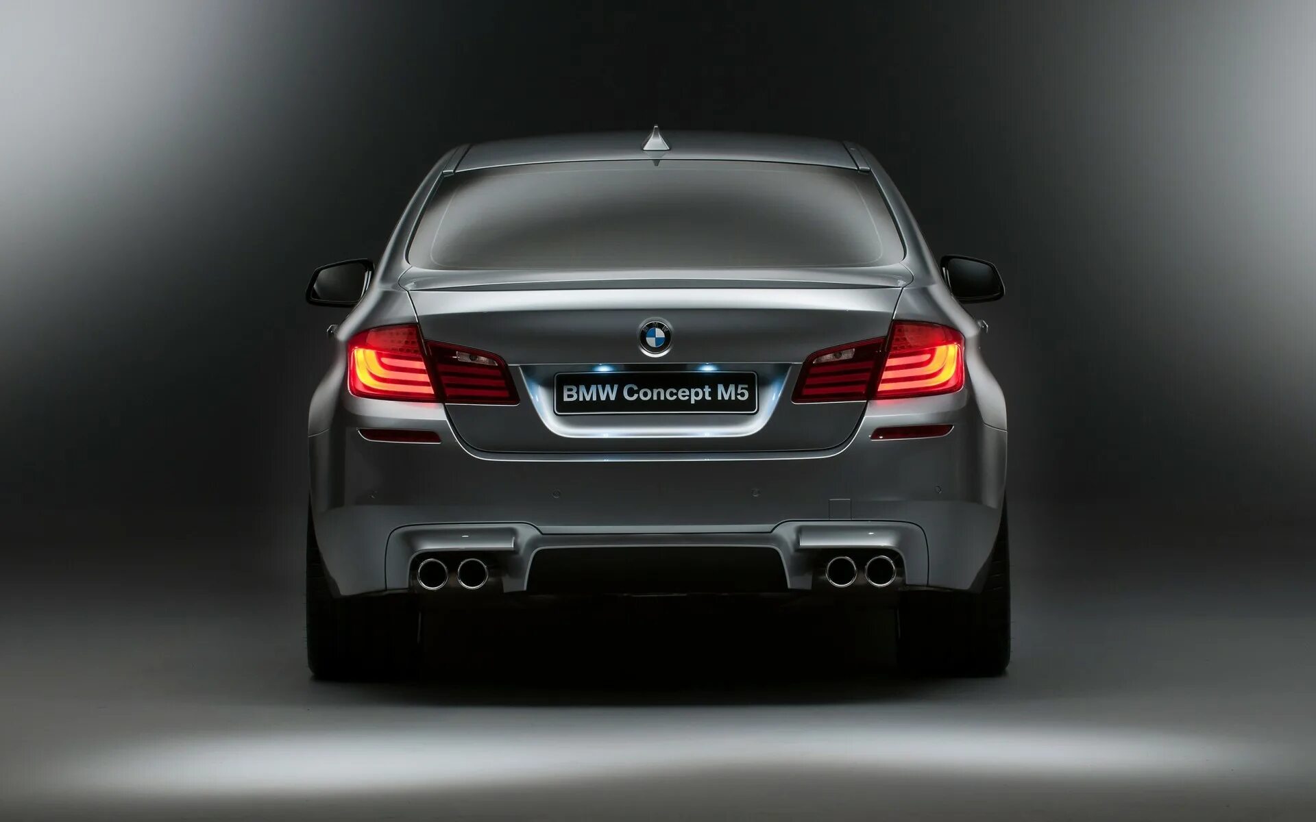 Фото машина задний. BMW m5 2011. BMW m5 f10. BMW m5 f10 сзади. БМВ м5 ф10 сзади.