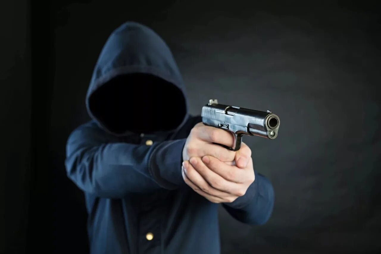 Тт-33 в руке. Тт 33 травматический стрельба. Футаж из тт. Скачивание видео с тт. Как сохранить видео из тик тока.