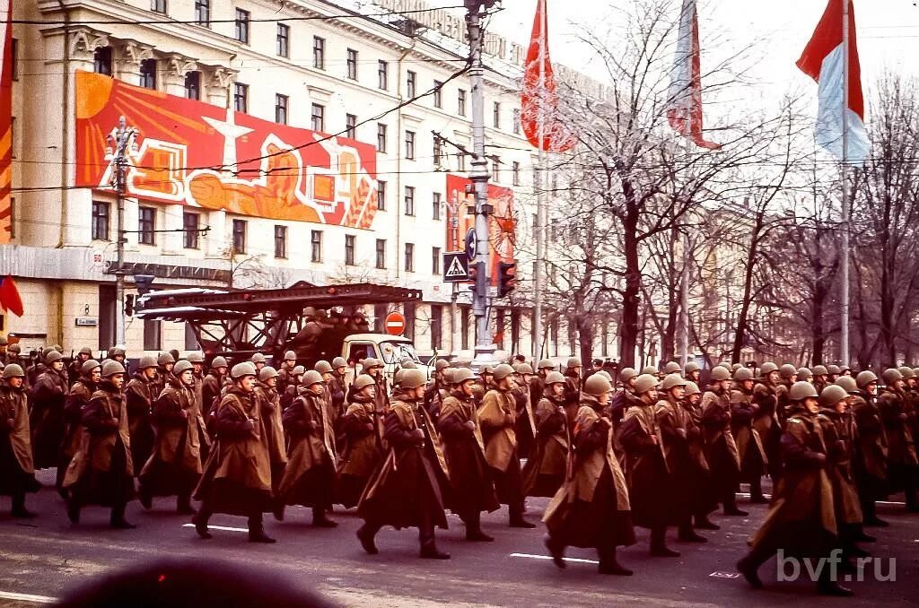 Парад Октябрьской революции СССР. Парад Октябрьской революции 1977. Парад Октябрьской революции 1967,. Демонстрация 7 ноября в СССР. Советский союз 7 ноября