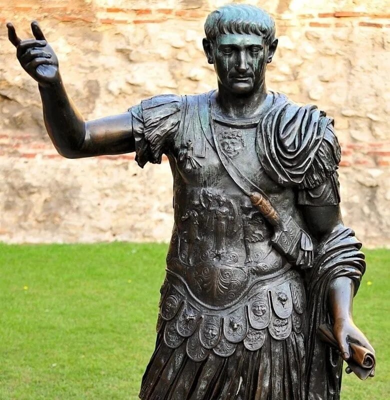 Траян император римской империи. Траян римский император. Траян римский император статуя. Троян император. Троян император.