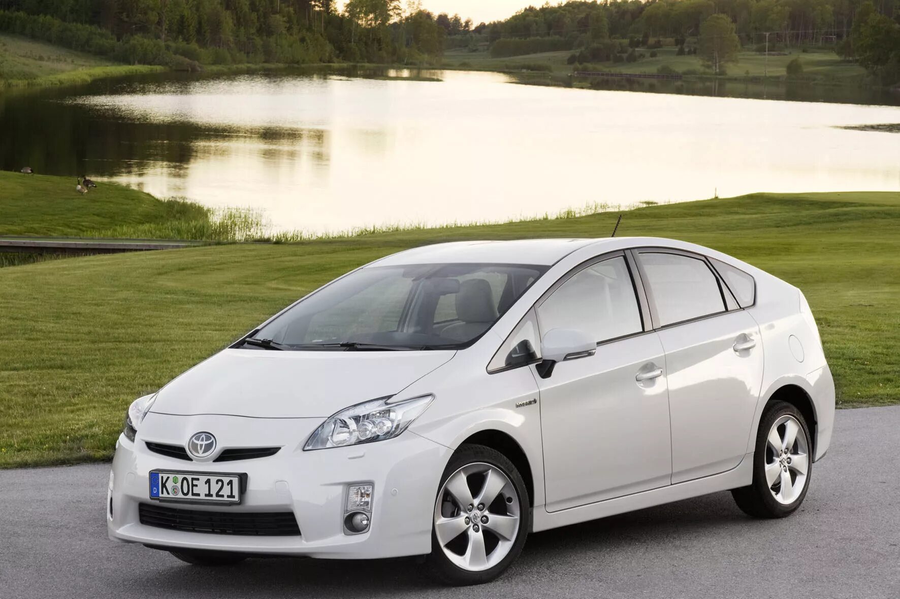 Toyota Prius 2009-2015. Toyota Prius 2013. Тойота Приус 2015. Toyota Prius 2007. Почему тойота приус