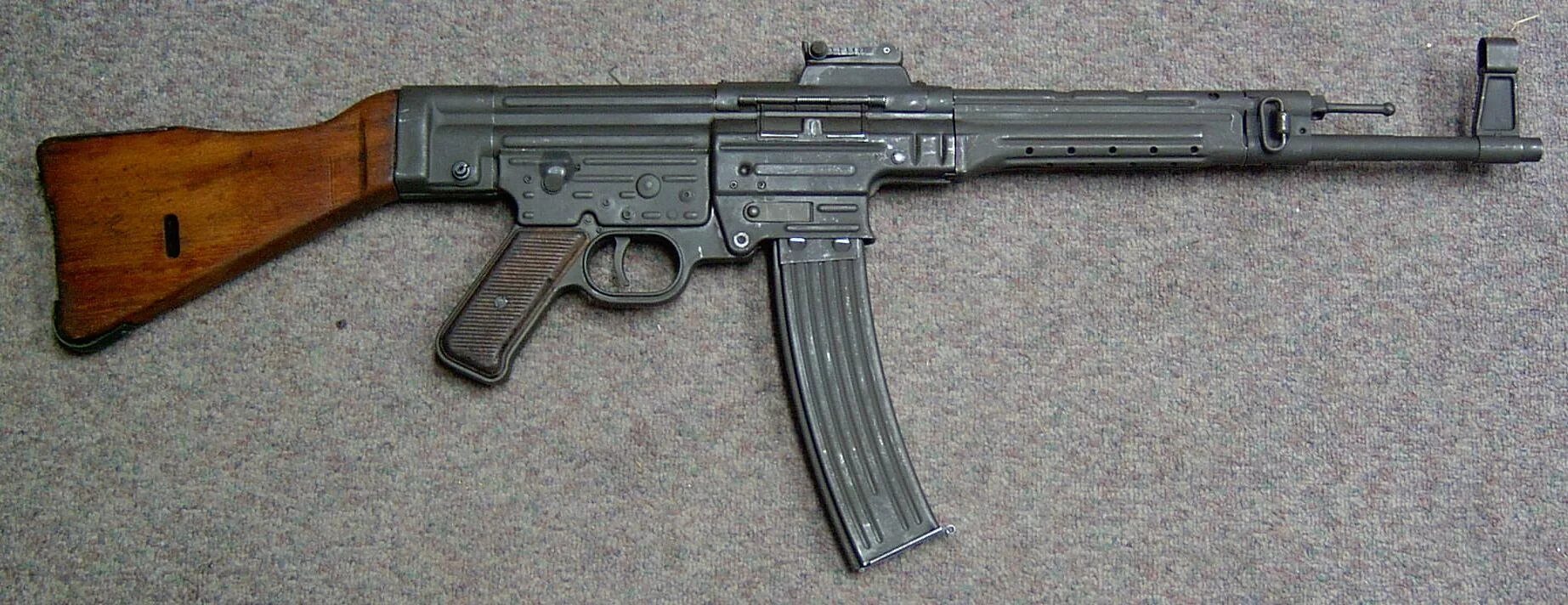немецкая автоматическая винтовка stg-44. автомат штурмгевер-44 stg-44. стг-44 автомат. мп 44. штурмовая винтовка stg-44.