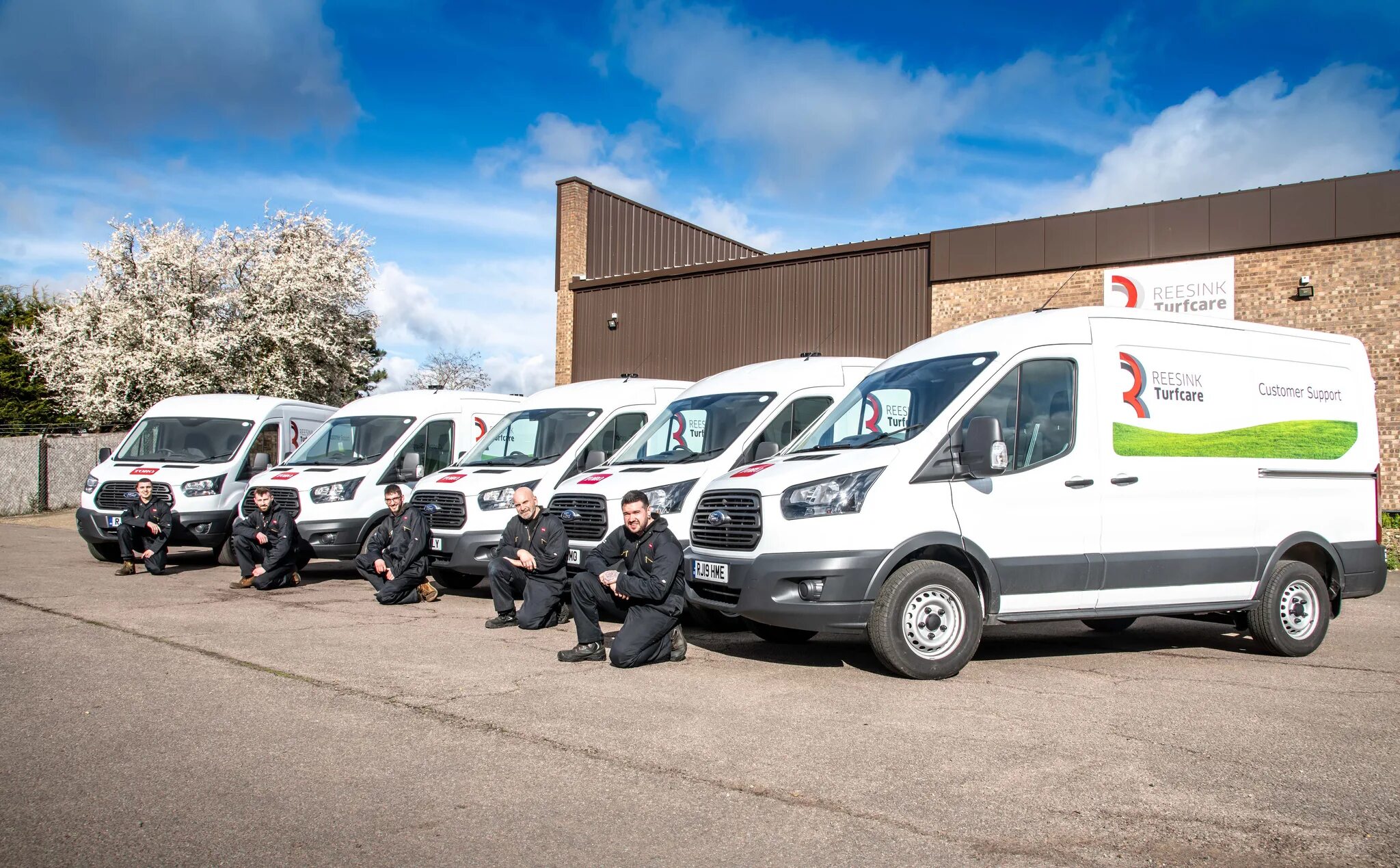 Truck fleet. Обслуживание автопарка. Корпоративный автопарк. Company car fleet. Комерческий транспорт.
