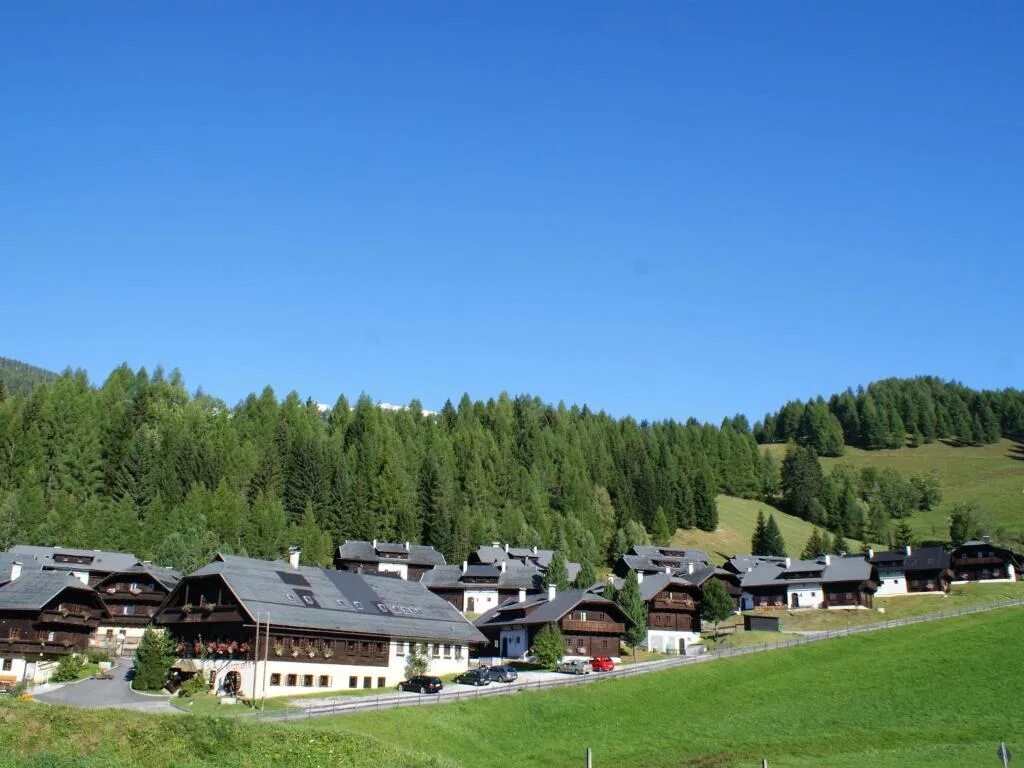 Bad village. БАД-Клайнкирхгайм. Feriendorf. Деревня Бада. Dorf 228, 3766 Boltigen, Швейцария.