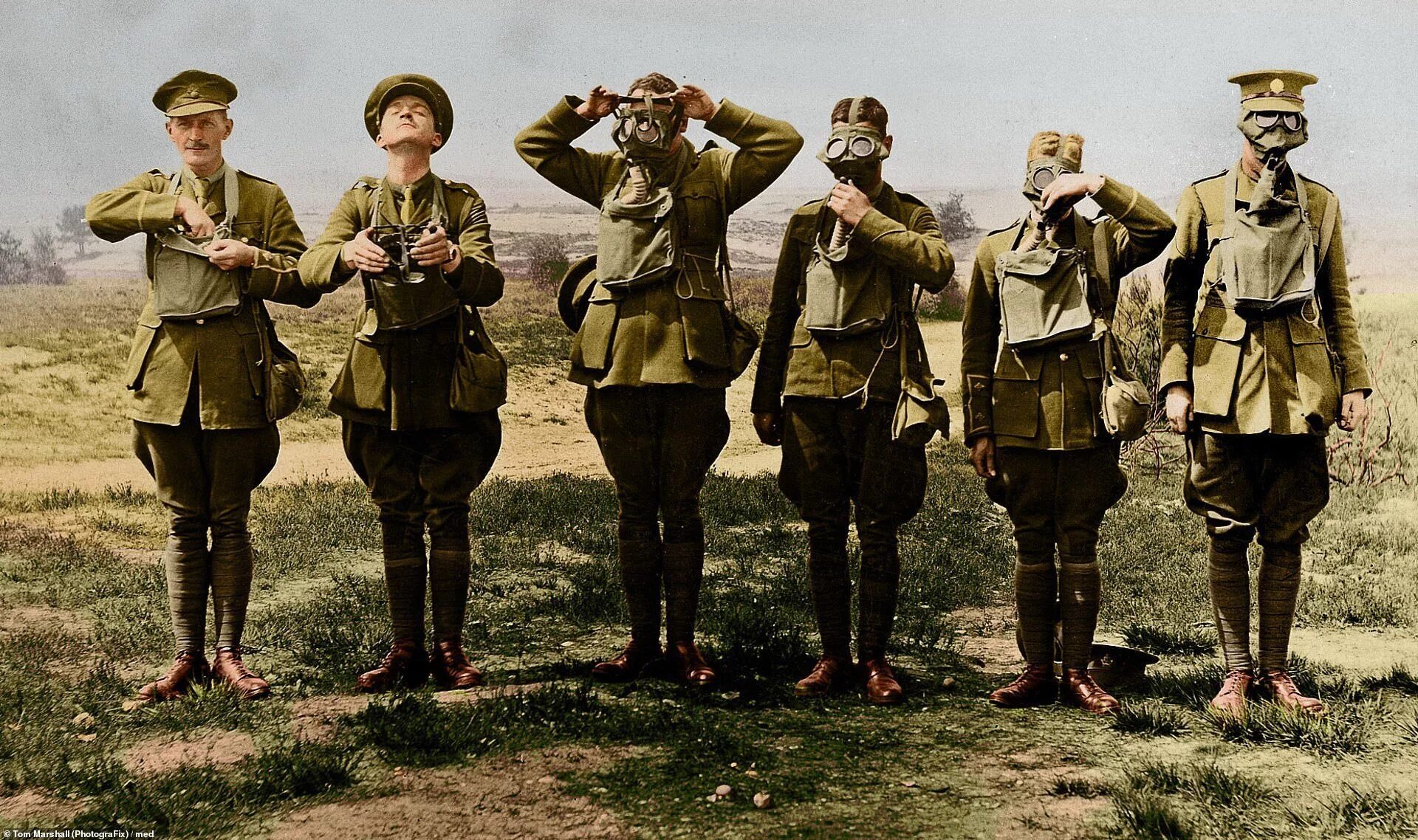 Во время первой мировой войны. 1914 ПМВ. Солдат Российской империи 1914 с противогазом. Солдаты первой мировой.