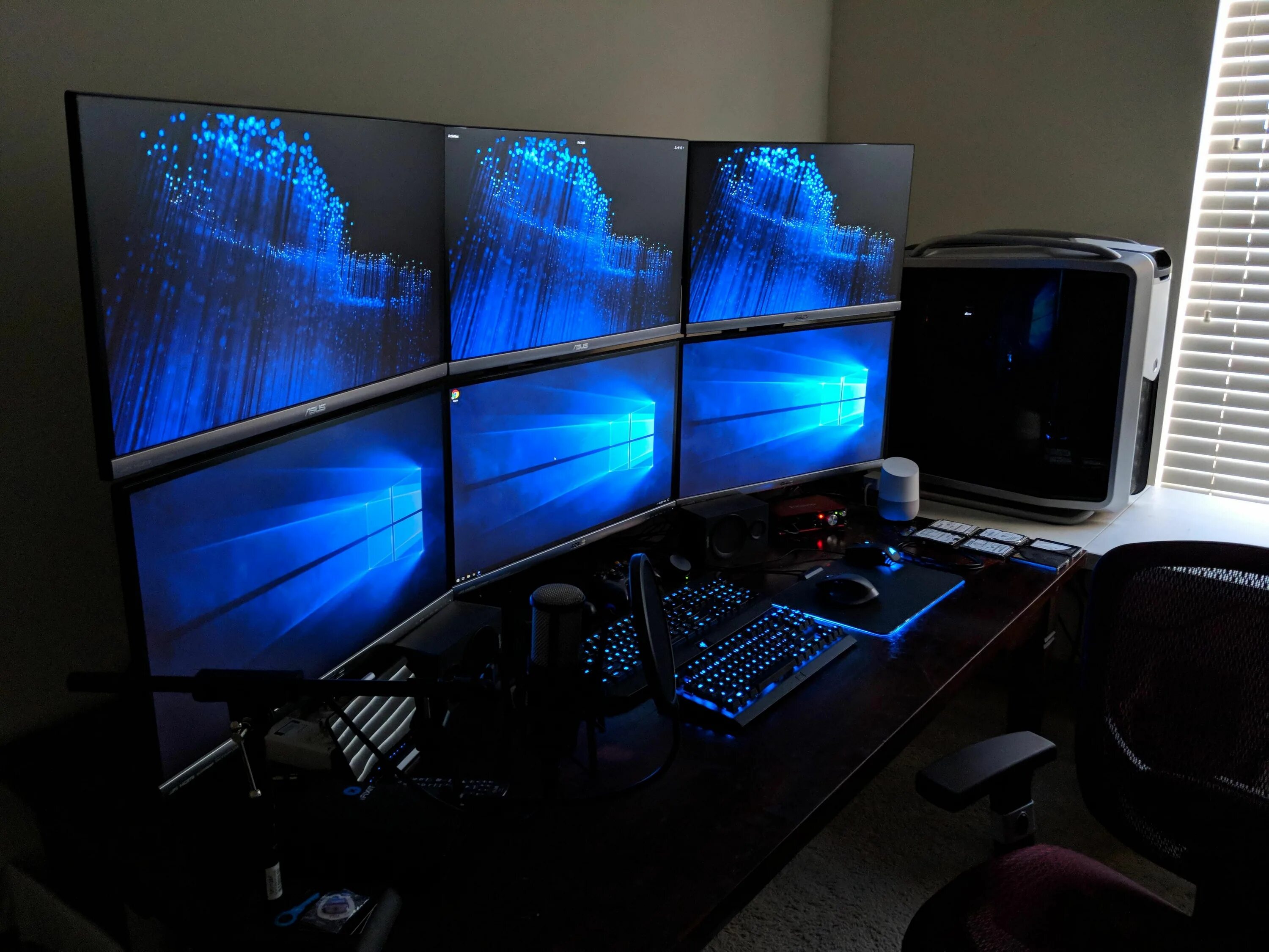 Multiple screens. Multiple screens