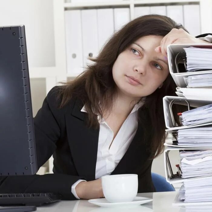 Люди в офисе. Профессии фото. Офисный сотрудник. Задачи руководителя. Три деловых человека.