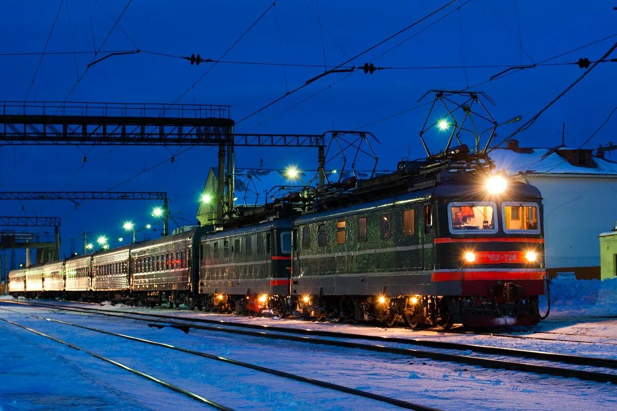 Тула санкт петербург поезд ржд. Чс2 электровоз. Чс2 689. Чс2-726. Поезд чс2.