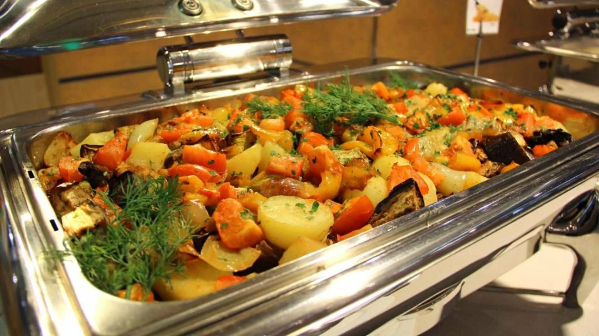 Недорогая и вкусная еда. Рестораны самообслуживания в москве. Вкусная столовая. Ресторан триумф москва шведский стол. Триумф ресторан москва волхонка.