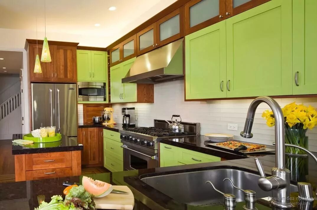 Какие цвета сочетаются на кухне. Кухня в зеленых тонах. Зелено коричневая кухня. Салатовая кухня в интерьере. Кухня зеленого цвета.