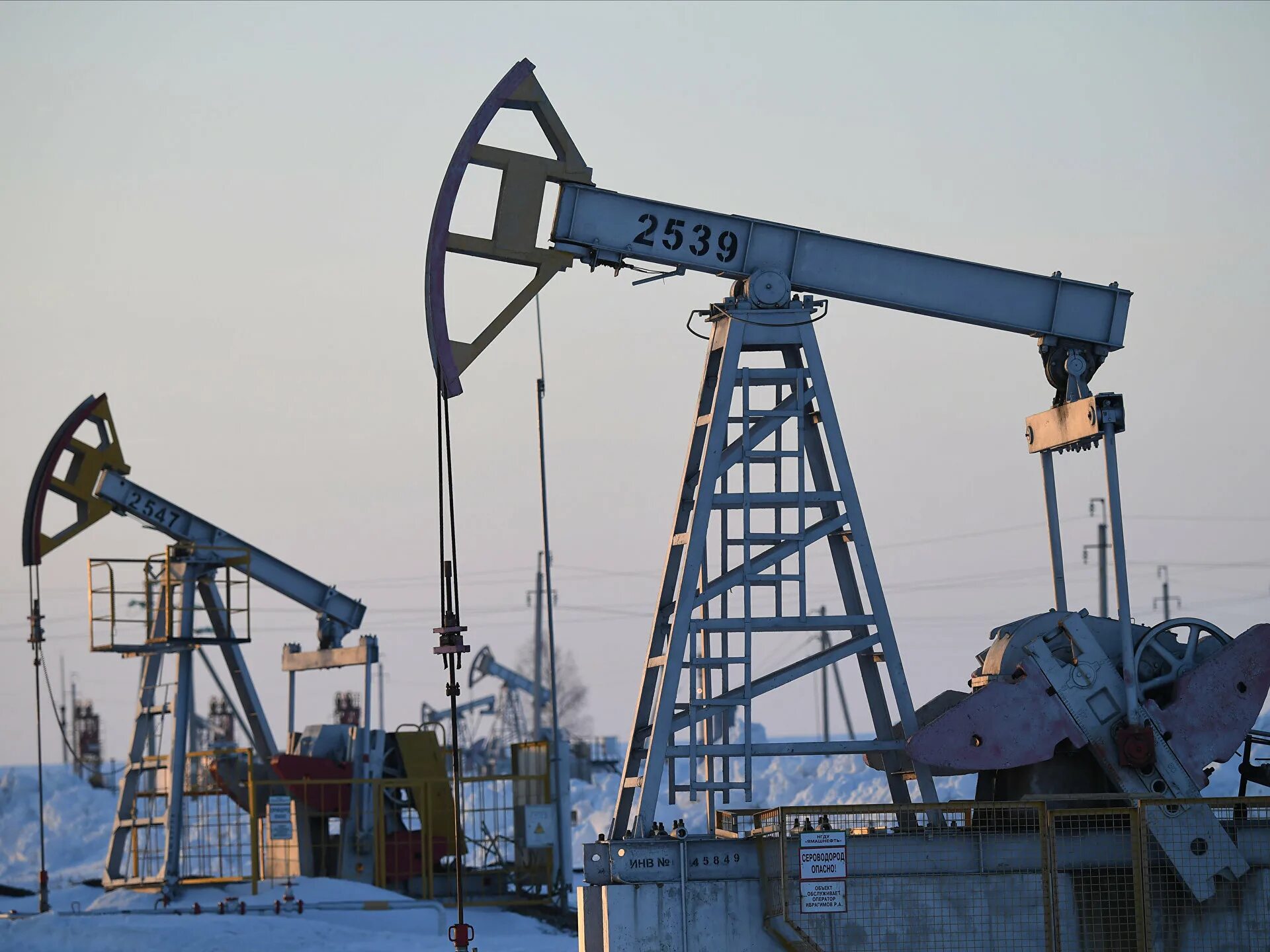 Нефти 140. Опек добыча нефти. Добыча нефти. Нефти 140. Нефть.