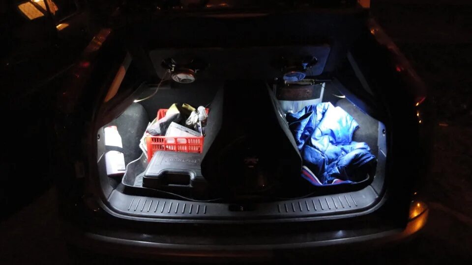 Подсветка багажника Форд фокус 1. Пол в багажник Форд фокус 1 хэтчбек. Освещение багажника Форд фокус 2 хэтчбек. Инсталляция багажника Форд фокус 2 седан.