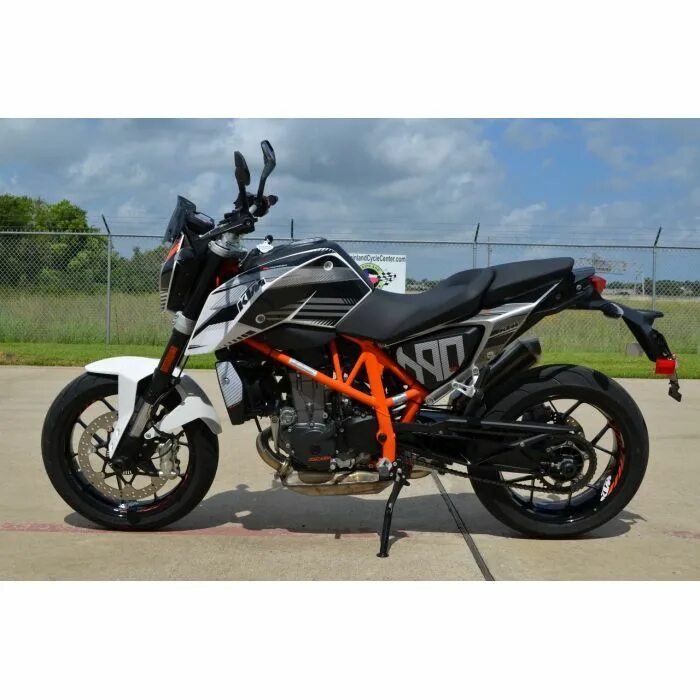 Купить байк x75. KTM 690 Duke 2015. КТМ 690 Дюк 2015. KTM 690 Duke 2014. Мотоцикл КТМ 690 Duke.