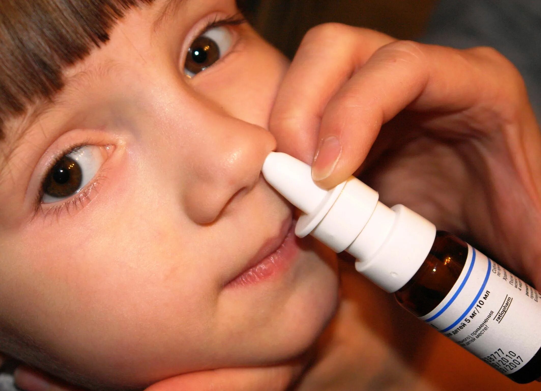 Заложенность носа у ребенка 3 года. Капли в нос. Капли в нос для детей. Аденоиды у детей капли в нос. Капли от насморка при аденоидах.