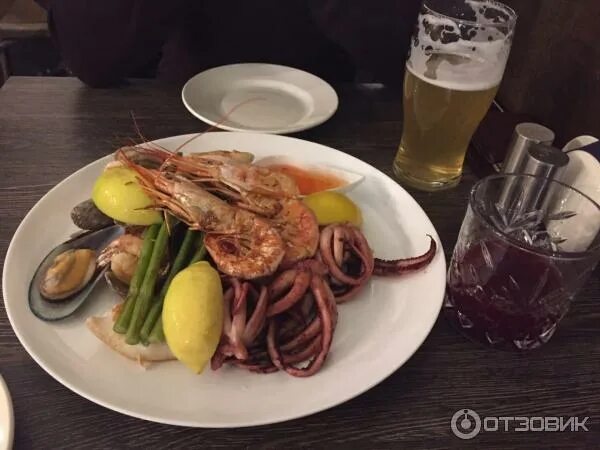 Ресторан песнь моряка на бауманской. Ассорти из морепродуктов в соусе. Песнь моряка санкт петербург. Бистро песнь моряка санкт-петербург. Песня моряка кен кизи книга.