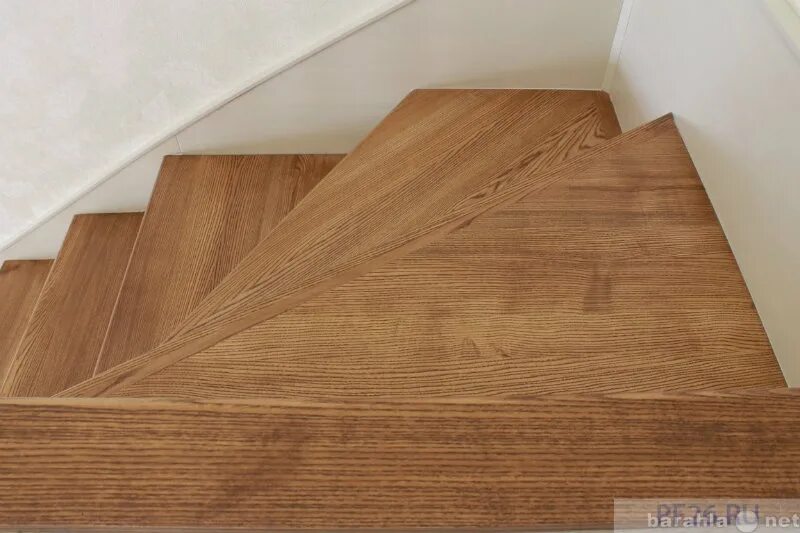 Ступени из ясеня. Лестница из дерева ясеня. Ступени из ясеня для лестниц. Ступени для лестницы из лиственницы. Лестница из ясеня.