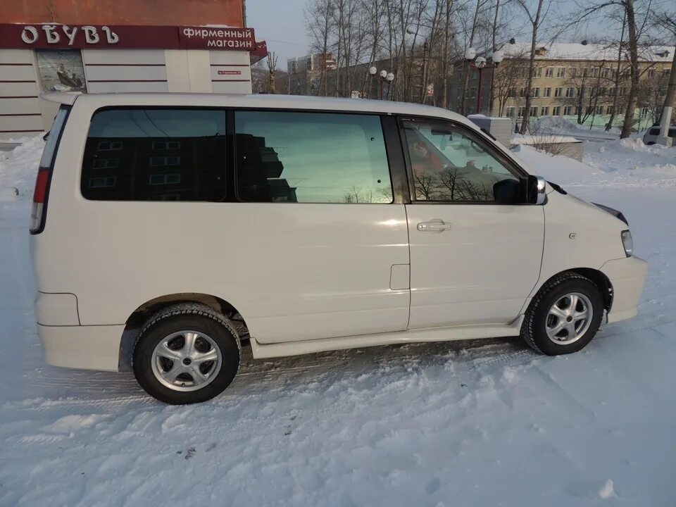 Дверь таун айс ноах. Toyota Town Ace Noah 2011. Toyota Town Ace Noah 2 2000. Toyota Lite Ace Noah 1999 черный. Toyota Town Ace Noah 2wd.