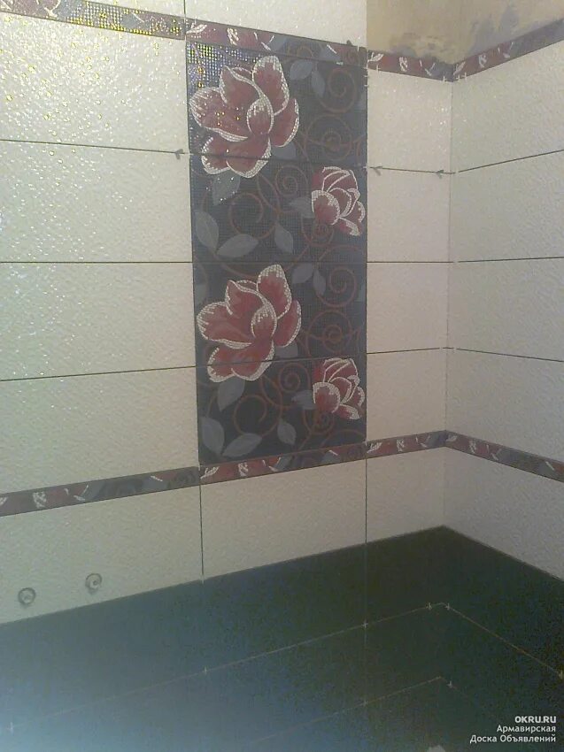 Укладка плитки. Tile laying on the wooden floor: using special glue. Монтаж плитки в ванной. Плитка выполню работу. Плиточные работы реклама.