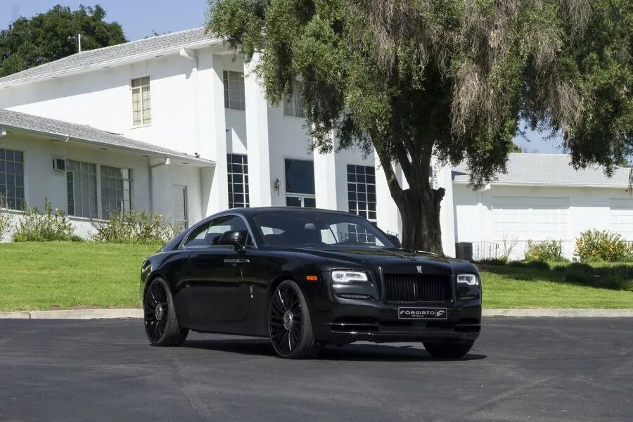 Wraith роллс серый. Роллс ройс купе блэк. Роллс ройс врайт. Rolls royce wraith black badge. Rolls royce wraith внедорожник.