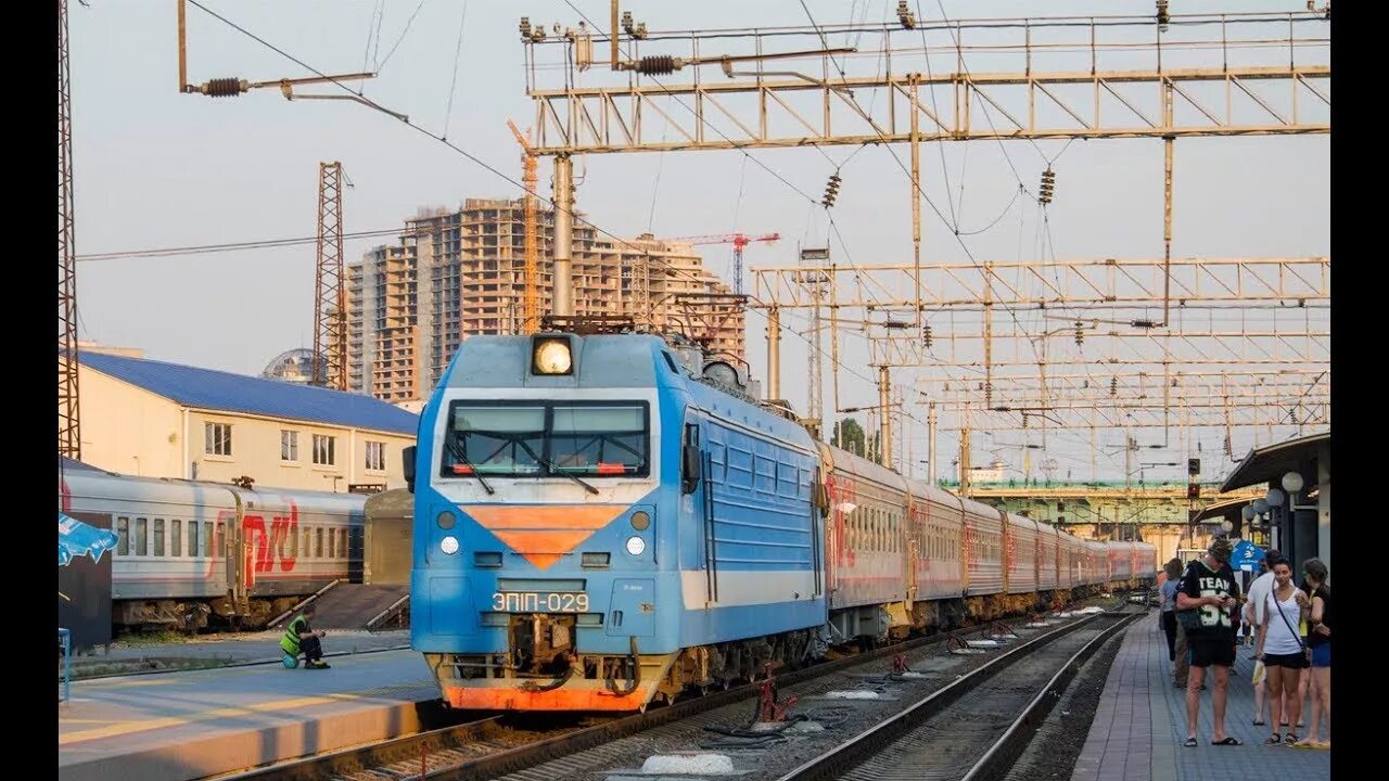 Спб владикавказ поезд. Поезд Владикавказ. Санкт Петербург Осетия поезд. Поезд Санкт-Петербург Владикавказ. Поезд 121 Санкт-Петербург Владикавказ.