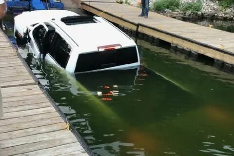 Машины утонули видео