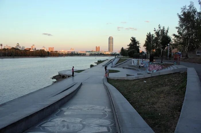 Набережная исети екатеринбург. Набережная екатеринбург адрес. Набережнаяилеть екатеринбург. Набережная екатеринбург адрес. Набережнаяилеть екатеринбург.