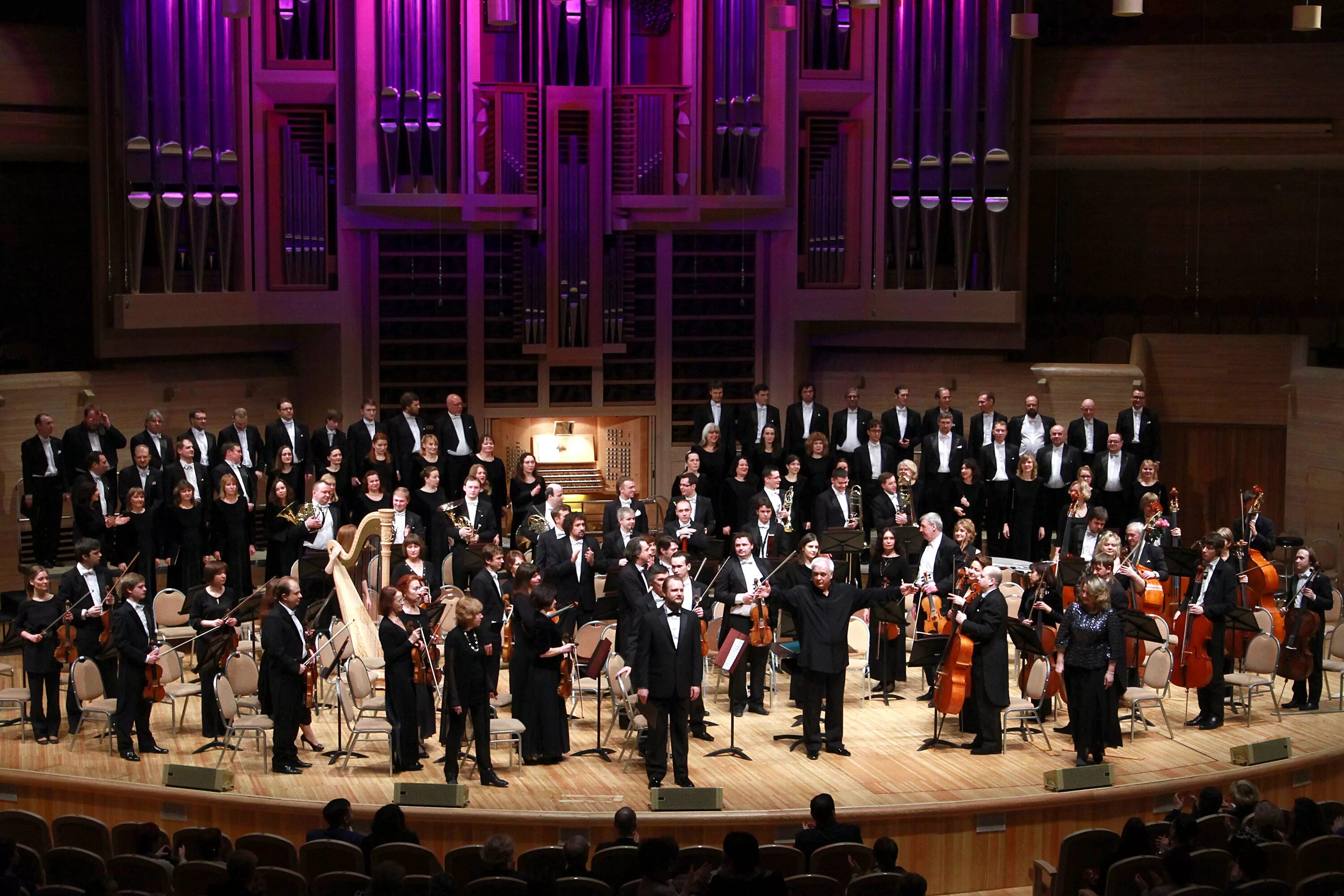 Orchestra choir. Государственная Академическая симфоническая капелла России. Государственный Академический симфонический оркестр России. Джузеппе Верди «Травиата» симфонической капеллы России. Исполнение Чайковского Берлинский филармонический оркестр.