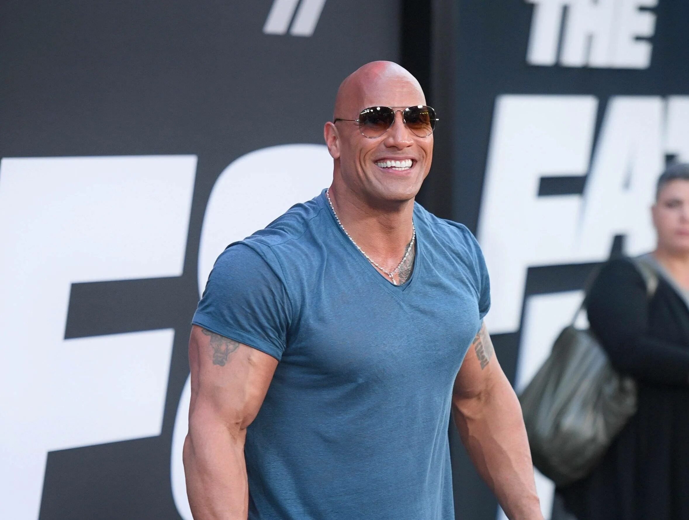 Дуэйн джонсон рост вес. Dwayne the rock johnson. Дуэйн скала джонсон рост. Дуэйн скала джонсон рост и вес. Дуэйн скала рост.