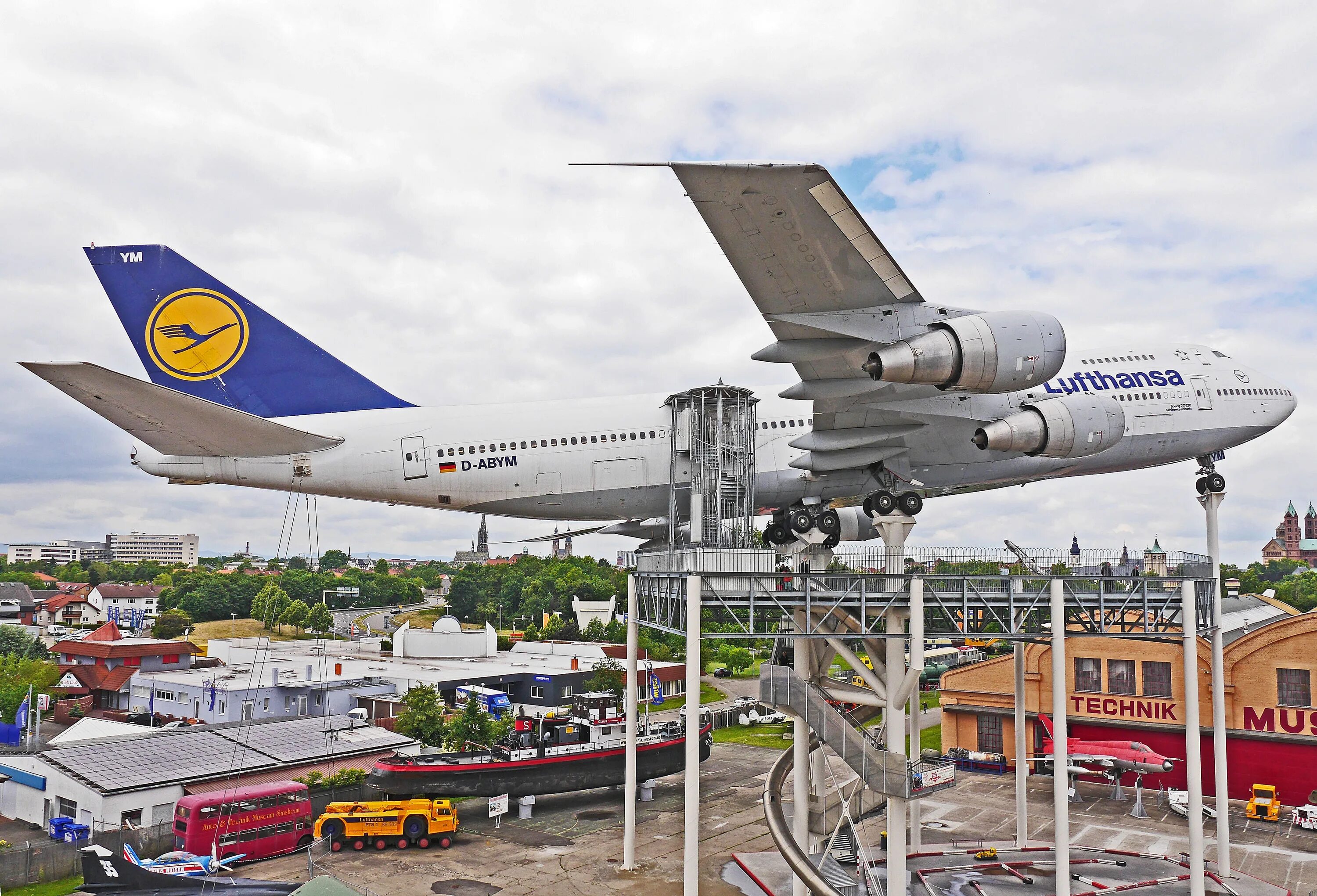 Jumbo jet. Боинг джамбо 747. Боинг 747 Jumbo Jet. Boeing 747-8 Lufthansa. Боинг 747 400 Люфтганза.