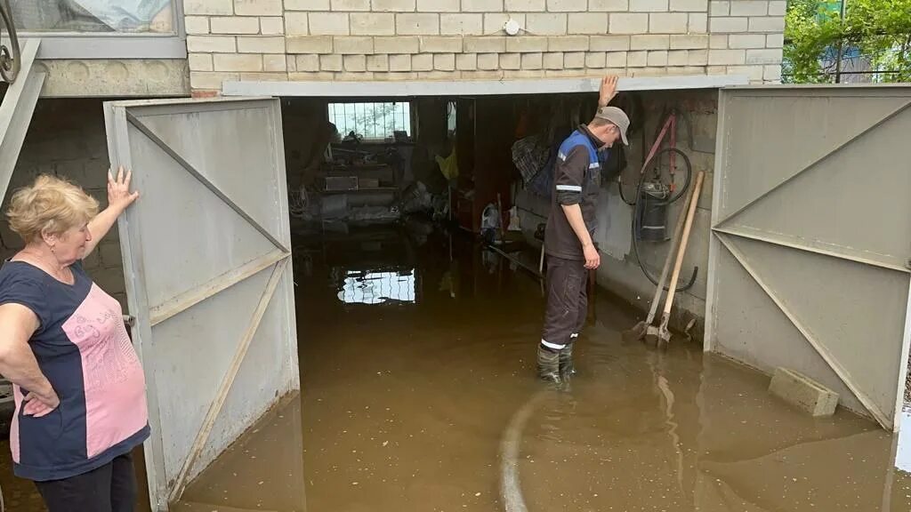 Вода курганинск. Подтопление. Потоп в доме. Потоп в Краснодарском крае. Новокубанск затопило.